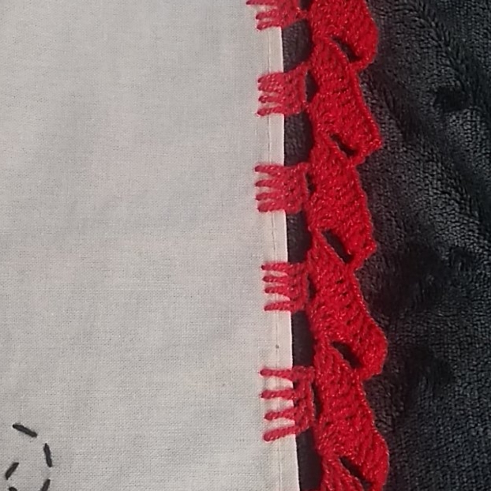 Hand embroidered - Picture 4 of 5